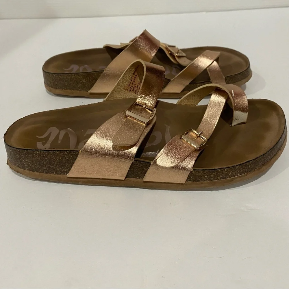 TARGET Women’s Adjustable Flat Footbed Slip-On Slide Thong Sandal - gold, size 6 - Picture 4 of 8